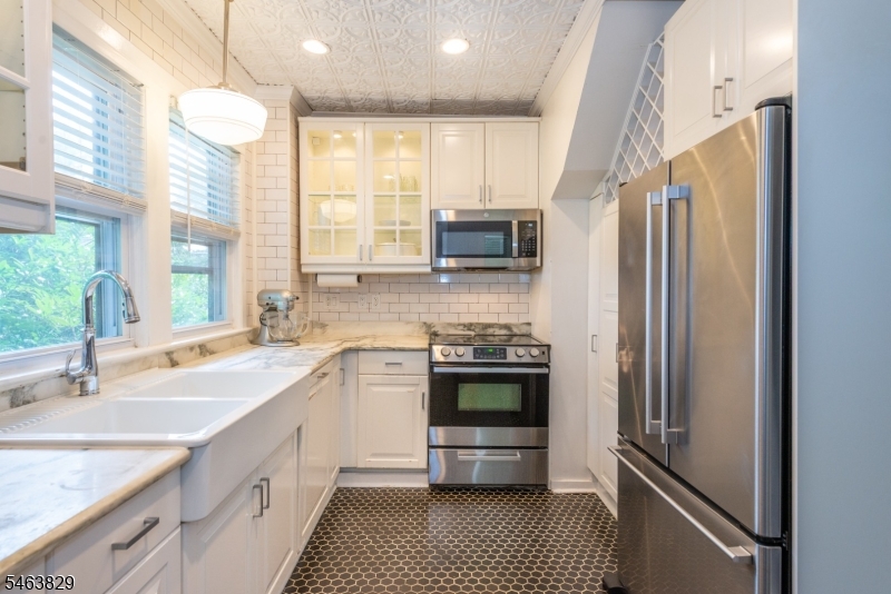 133 Buckingham Road Montclair, NJ 07043 - Photo 13 of 31 Gallery Image 13