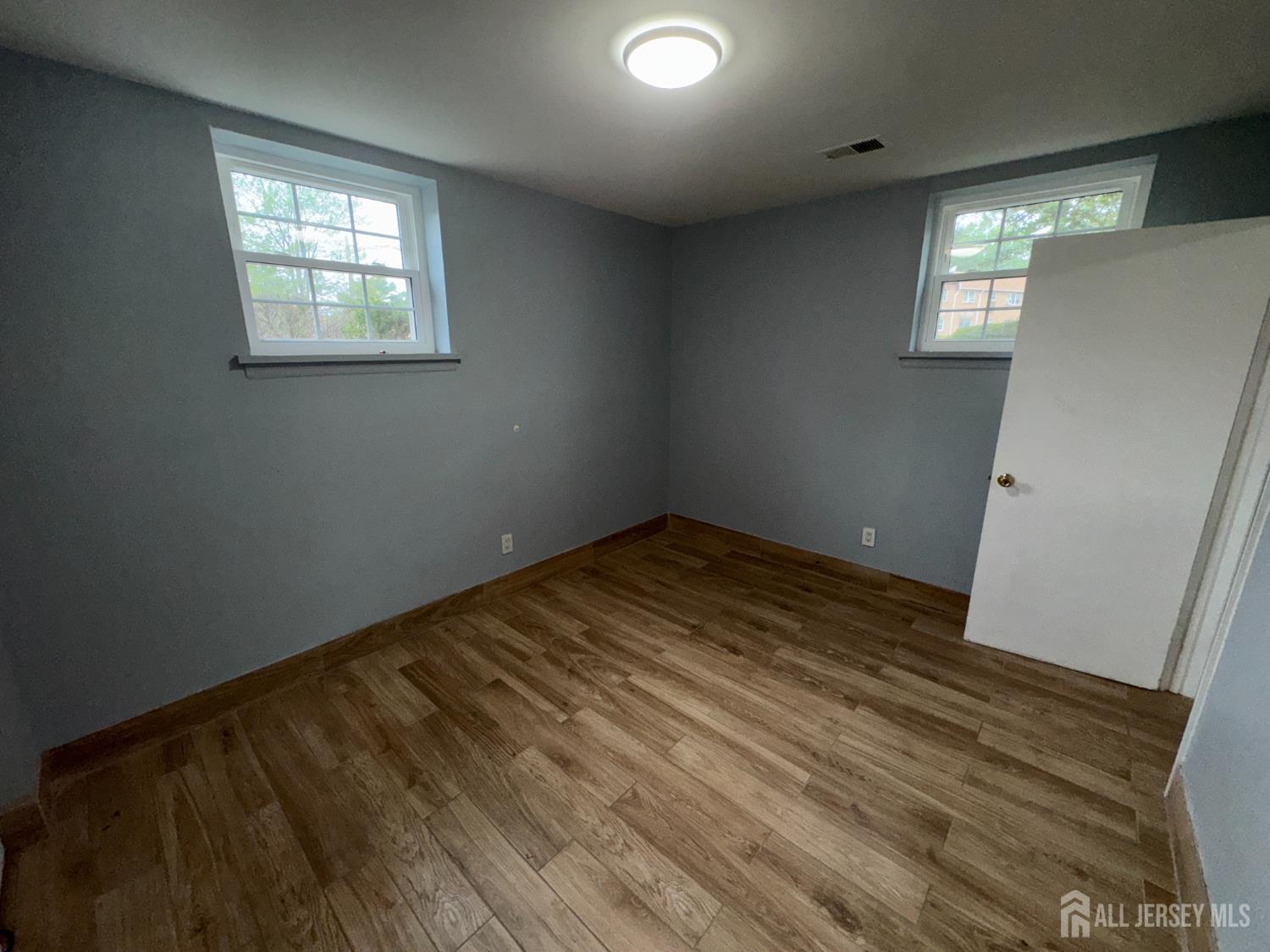 76 College Drive Edison, NJ 08817 - Photo 15 of 16 an empty room with windows