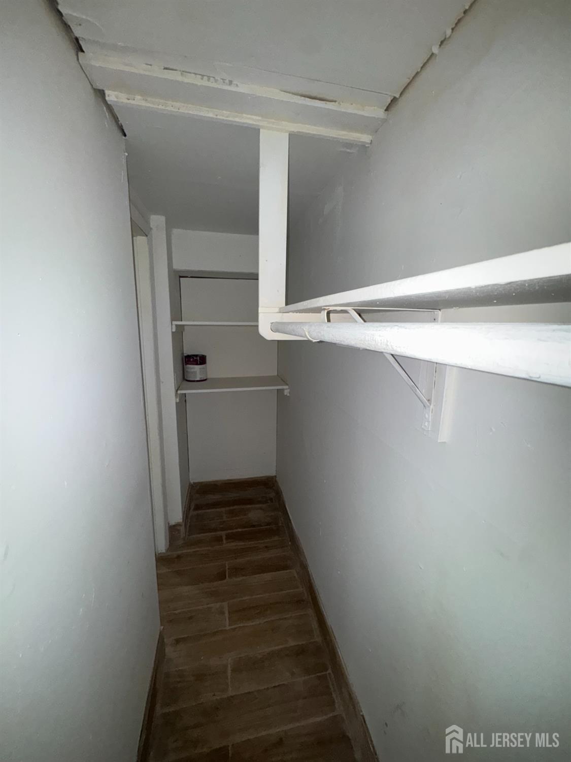 76 College Drive Edison, NJ 08817 - Photo 10 of 16 a view of entryway