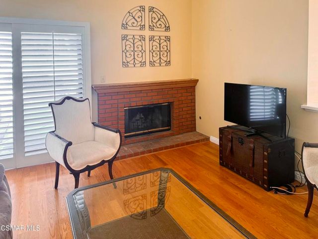 $3,950 | 240 Country Club Drive, Unit E, Simi Valley, CA 93065