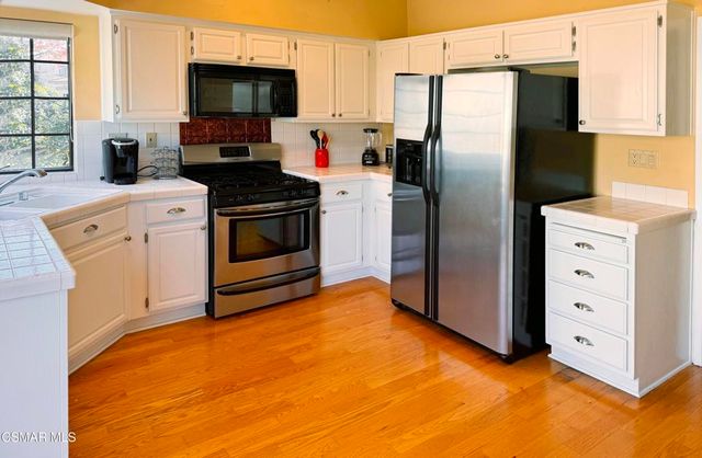 $3,950 | 240 Country Club Drive, Unit E, Simi Valley, CA 93065