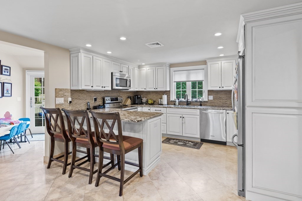 4 Stoneway Lynnfield, MA 01940 - Photo 5 of 27