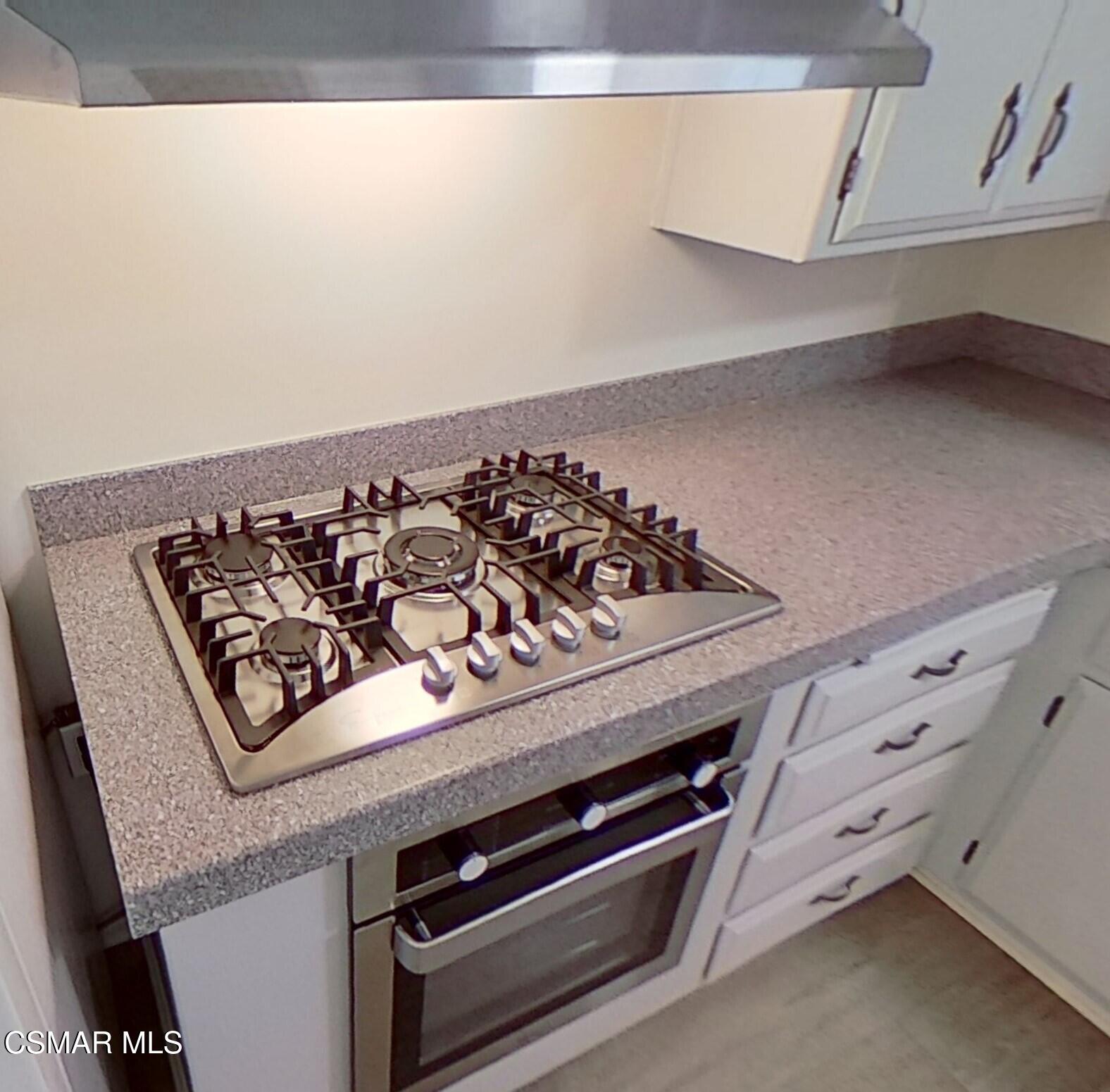577 Appleton Road Simi Valley, CA 93065 - Photo 14 of 31 a close view of stove top oven