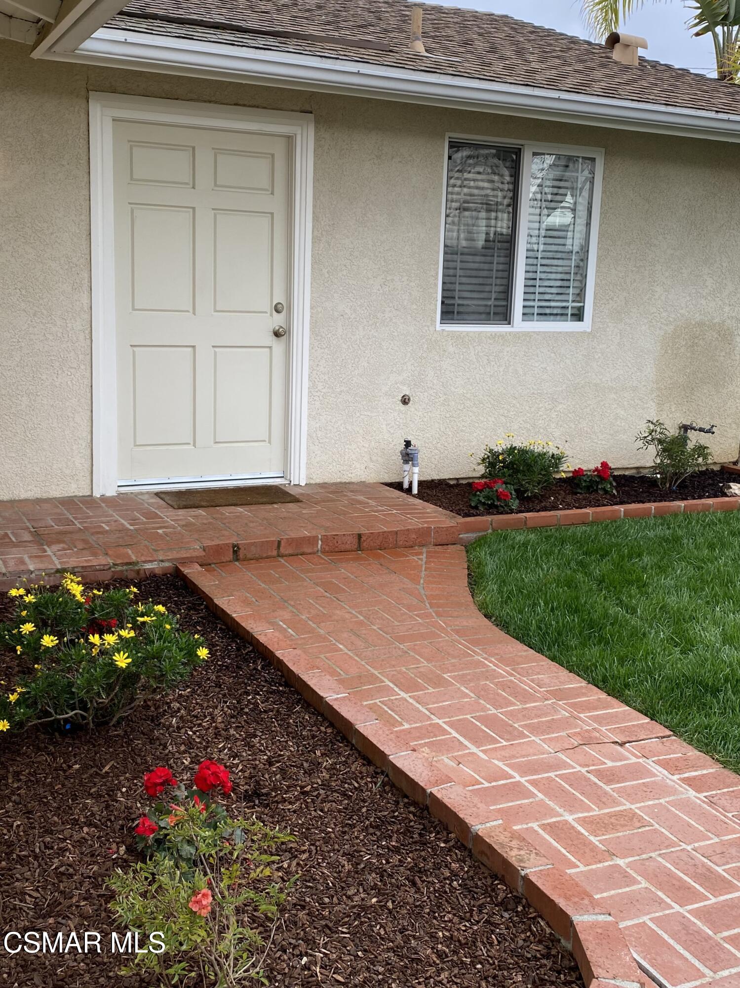 577 Appleton Road Simi Valley, CA 93065 - Photo 2 of 31 a view of a backyard of the house