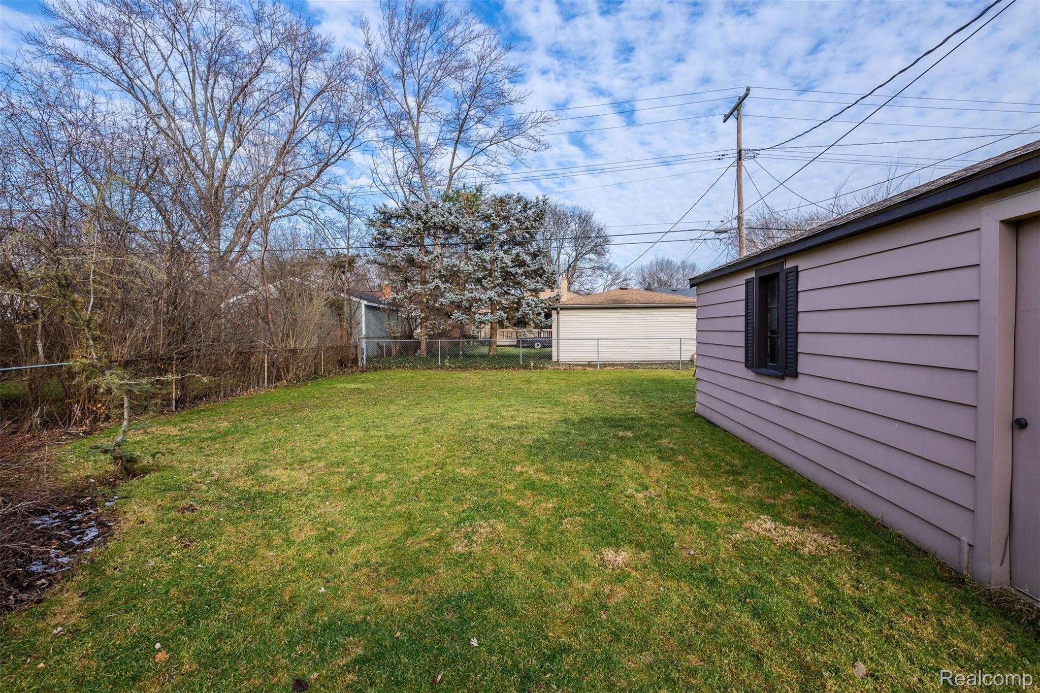 2479 Pembroke Road Birmingham, MI 48009 - Photo 31 of 33 Expansive back yard!