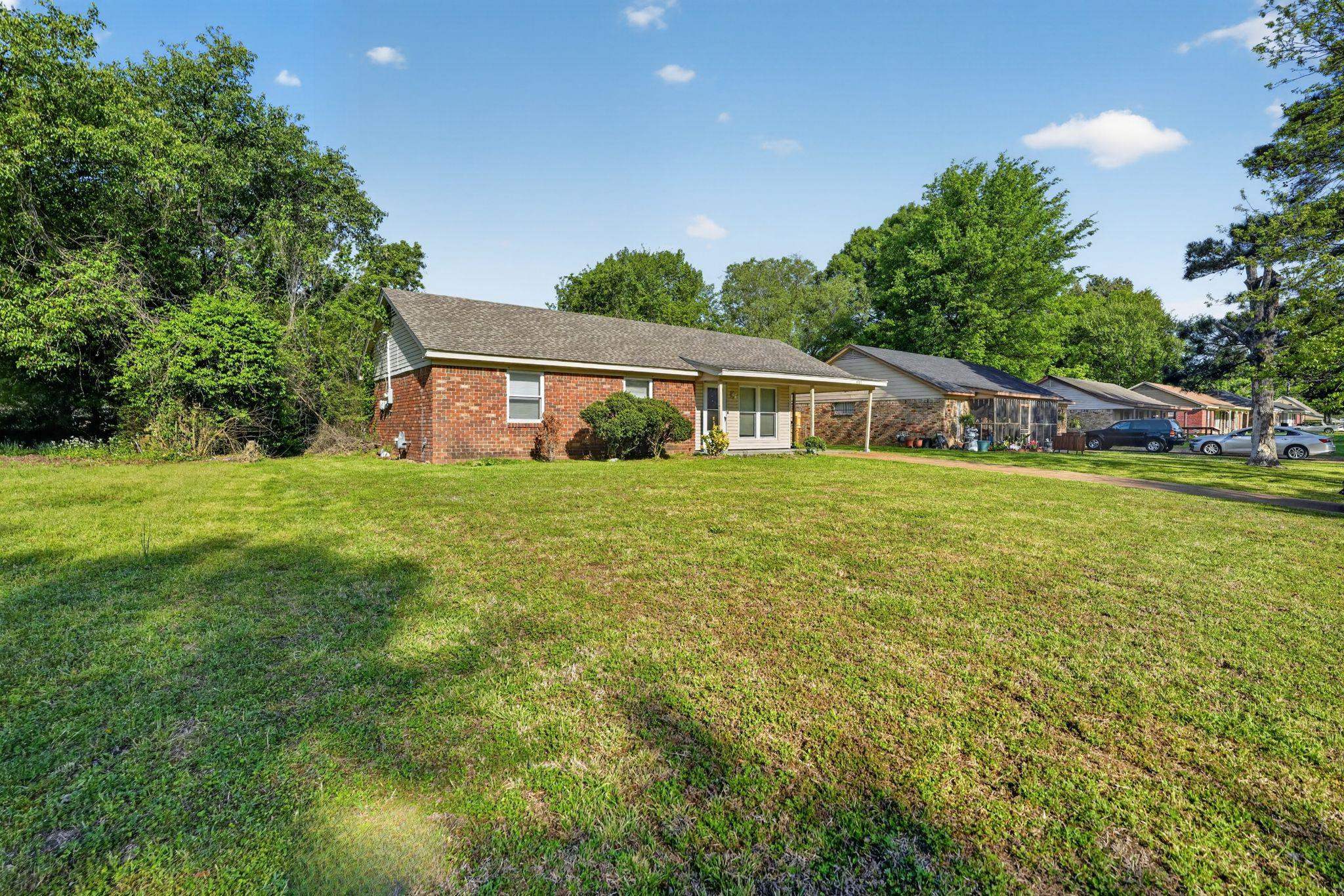 4587 Appleville Street Memphis, TN 38109 - Photo 3 of 34 Ranch-style home with a front yard and brick siding