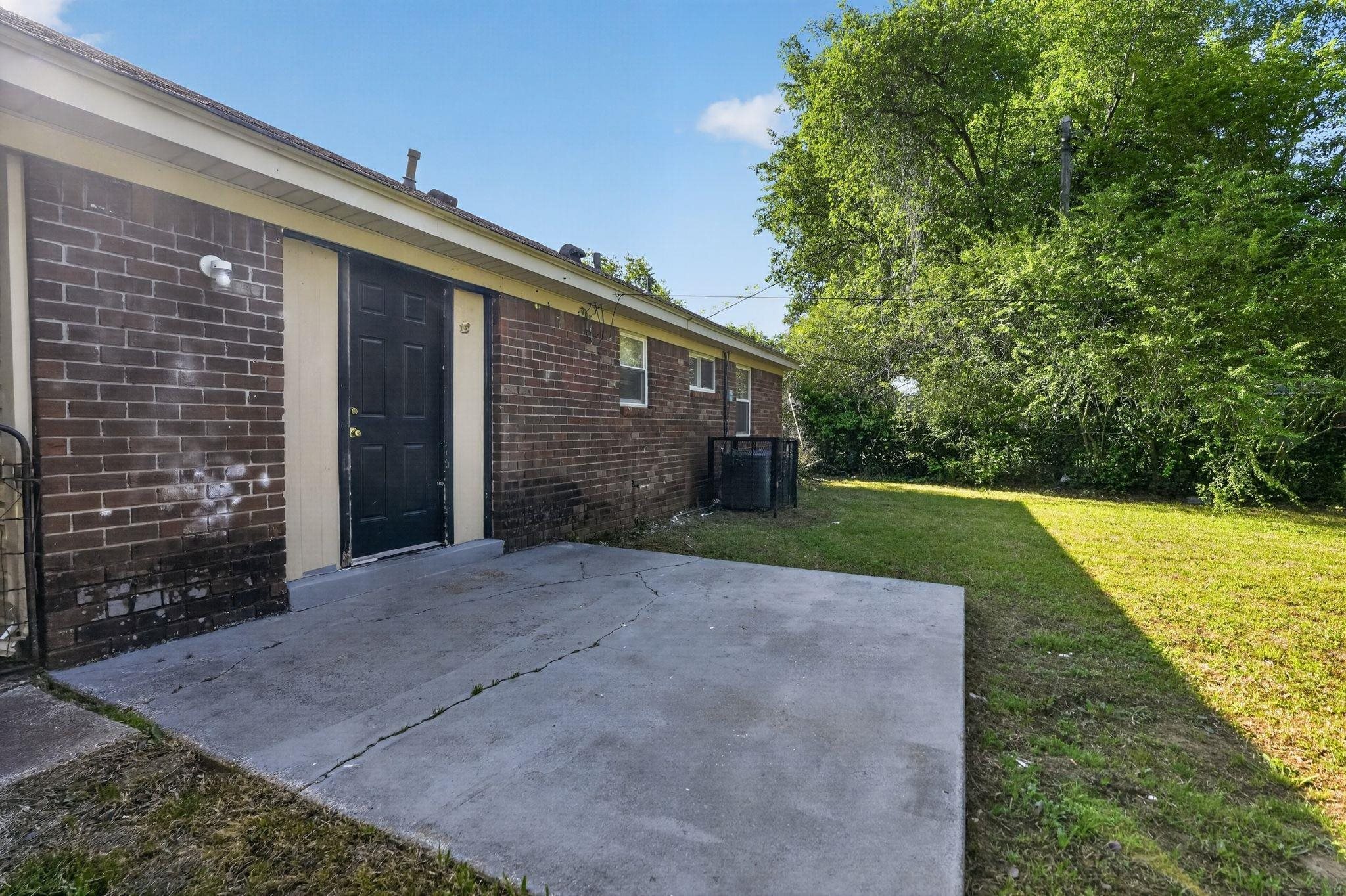 4587 Appleville Street Memphis, TN 38109 - Photo 32 of 34 View of green lawn with a patio