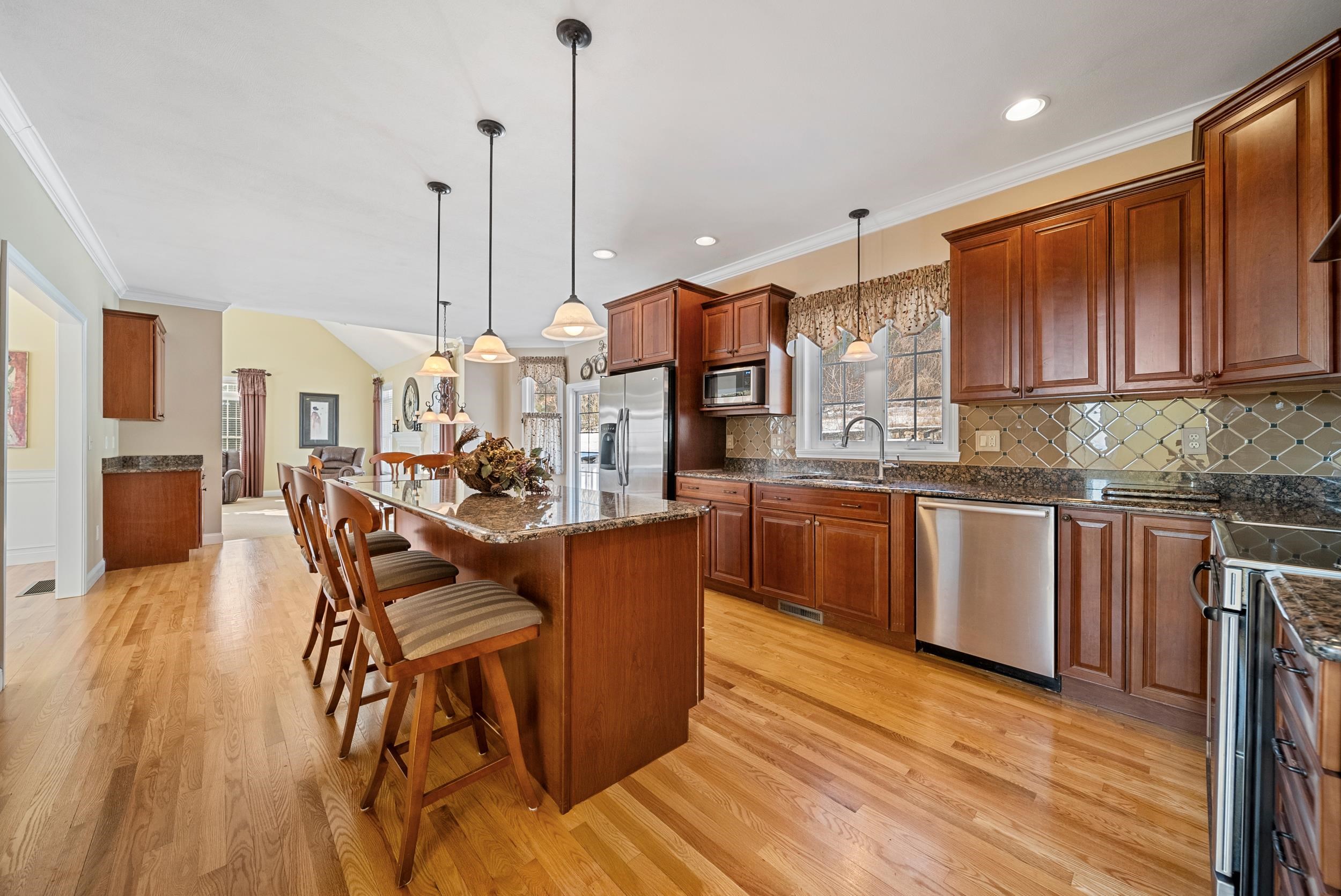 28 Empire Road Pelham, NH 03076 - Photo 4 of 60