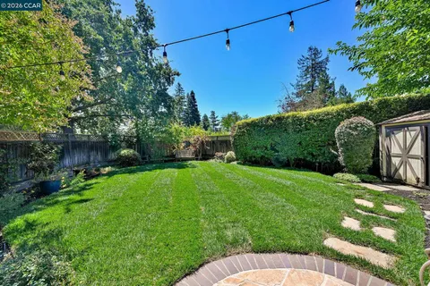 $1,298,000 | 102 Henson Creek Court, Martinez, CA 94553
