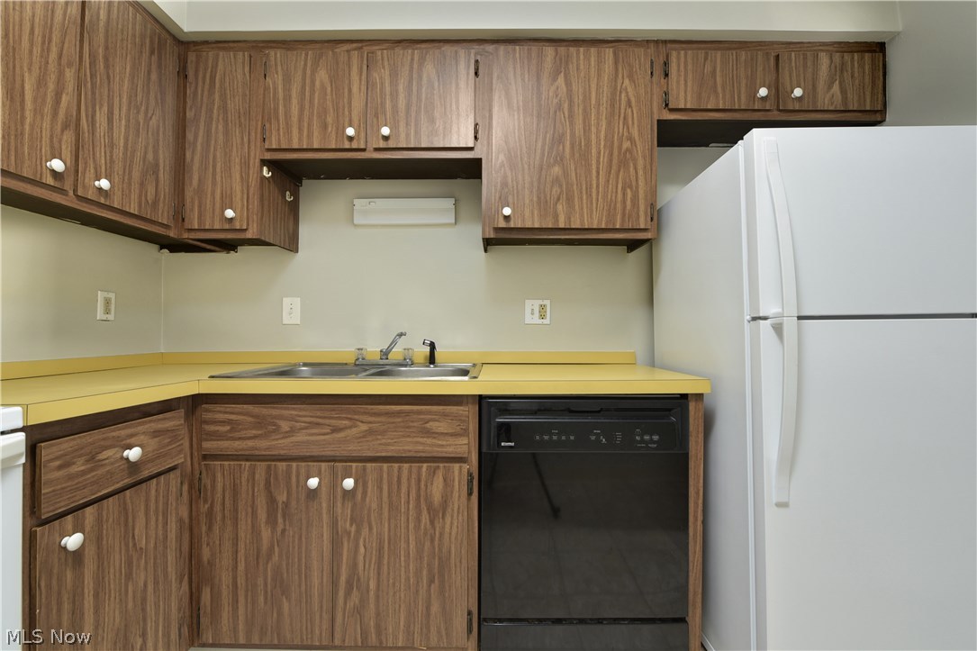 29315 Detroit Road, Unit 2 Westlake, OH 44145 - Photo 14 of 34