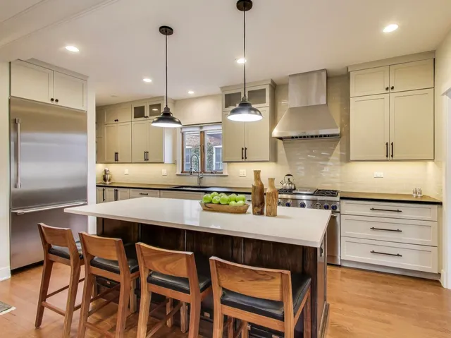 $1,050,000 | 828 Wesley Avenue, Oak Park, IL 60304