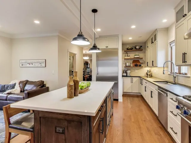 $1,050,000 | 828 Wesley Avenue, Oak Park, IL 60304