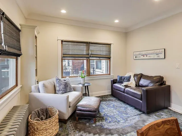 $1,050,000 | 828 Wesley Avenue, Oak Park, IL 60304