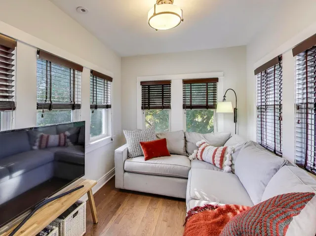 $1,050,000 | 828 Wesley Avenue, Oak Park, IL 60304