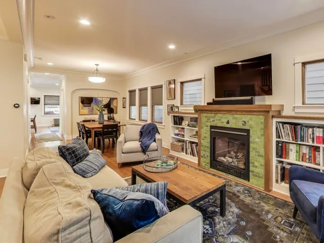 $1,050,000 | 828 Wesley Avenue, Oak Park, IL 60304