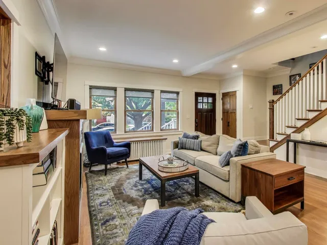 $1,050,000 | 828 Wesley Avenue, Oak Park, IL 60304