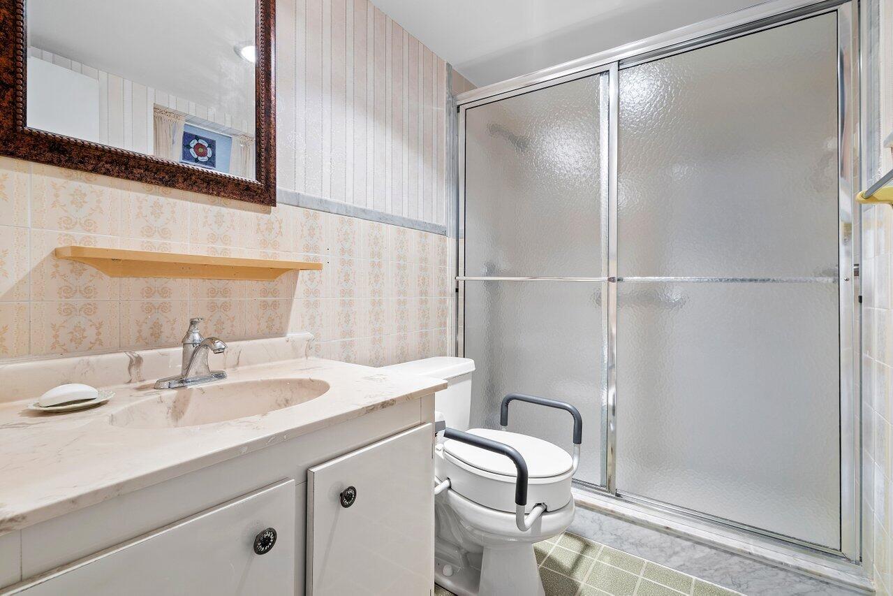 1024 Northwest 13th Street, Unit 127B Boca Raton, FL 33486 - Photo 13 of 21 Bath