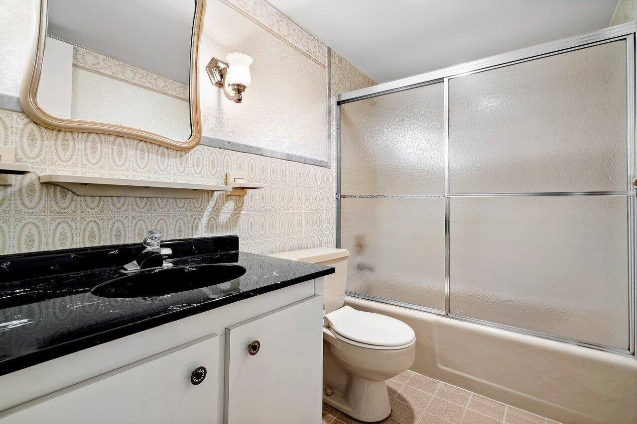 1024 Northwest 13th Street, Unit 127B Boca Raton, FL 33486 - Photo 9 of 21 Guest Bath