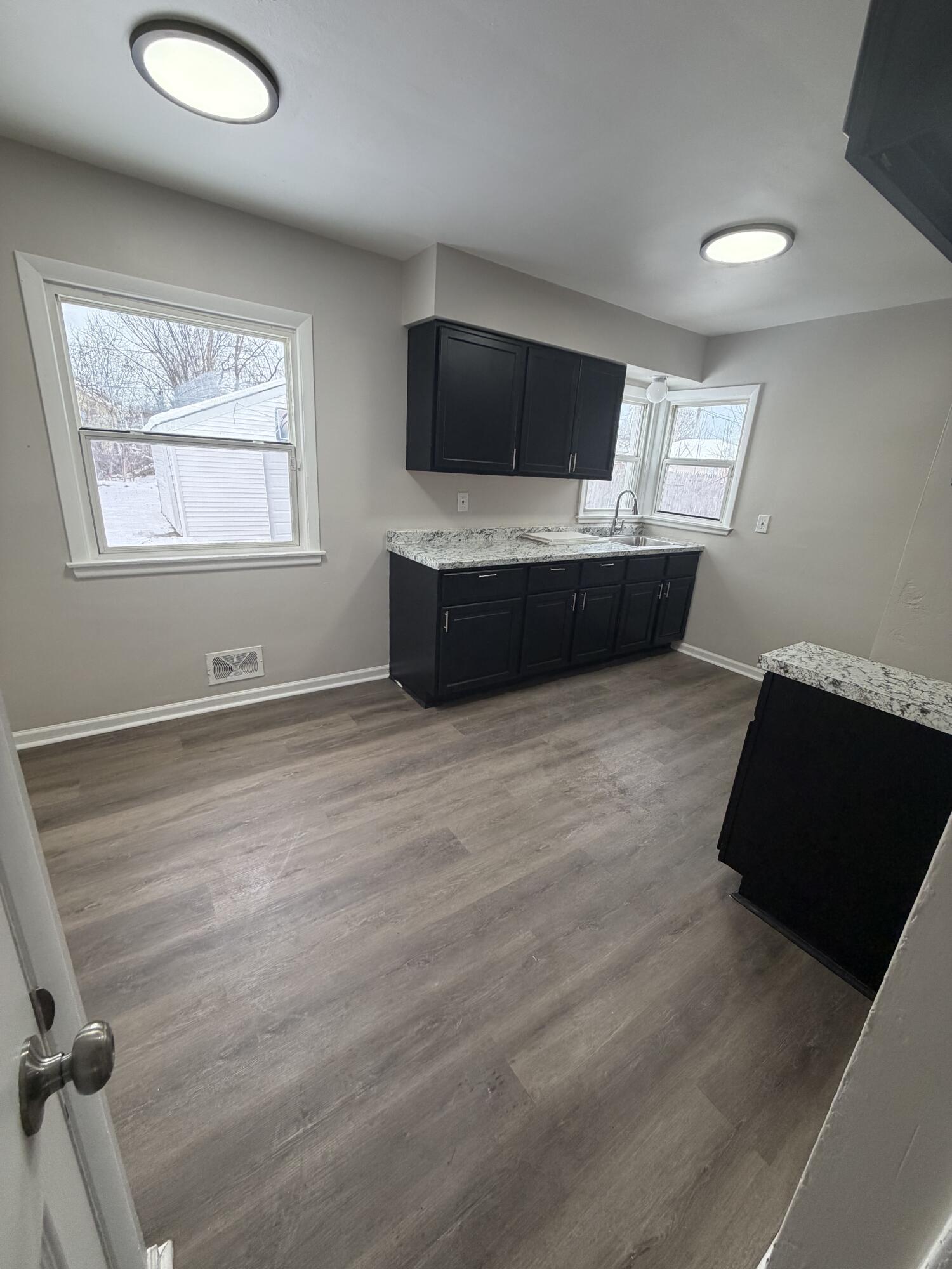 4340 West Eggert Pl. Milwaukee, WI 53218 - Photo 4 of 10 Kitchen