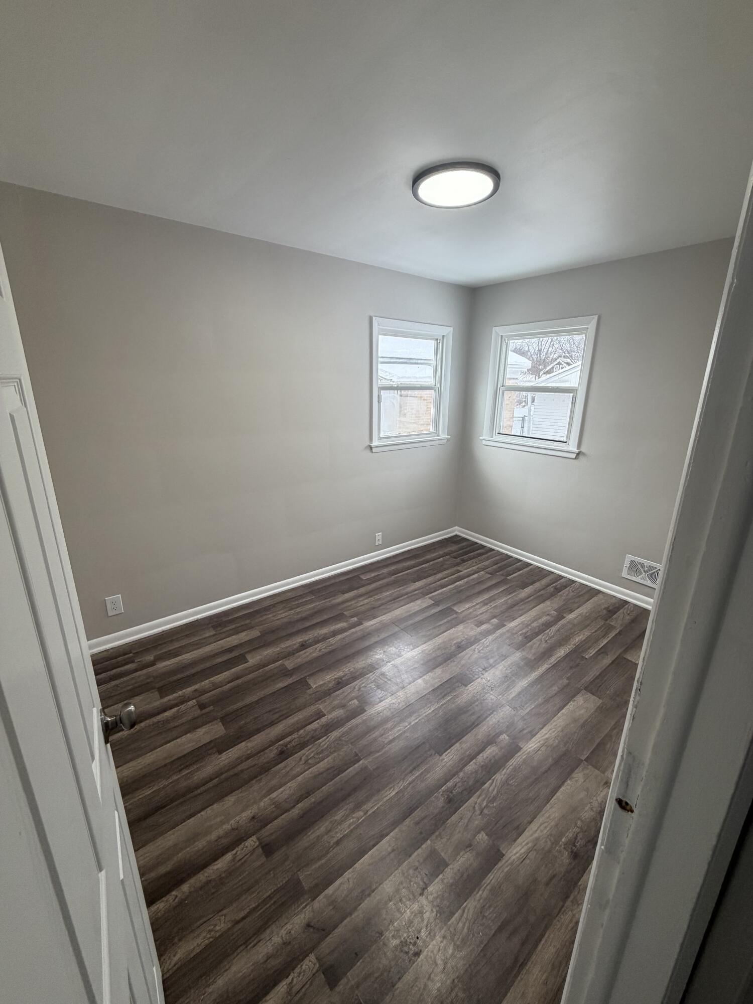 4340 West Eggert Pl. Milwaukee, WI 53218 - Photo 6 of 10 Bedroom