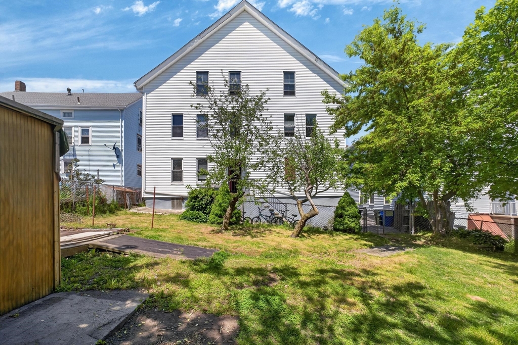 96 John Street Fall River, MA 02721 - Photo 15 of 40