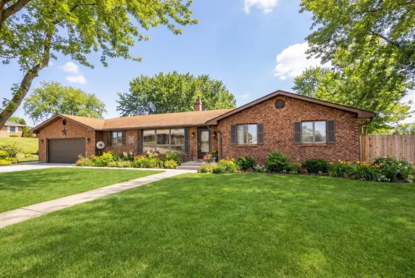 $365,000 | 85 Carriage Drive, Morris, IL 60450