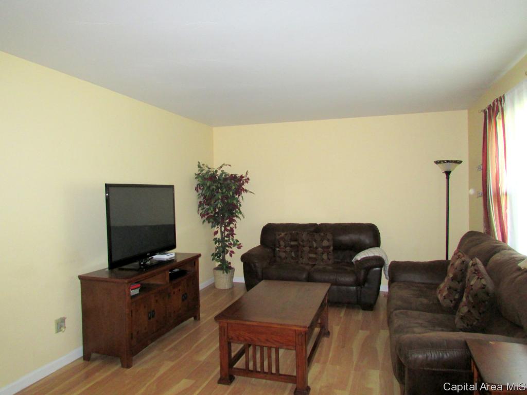 2050 Sudbury Street Springfield, IL 62702 - Photo 2 of 19