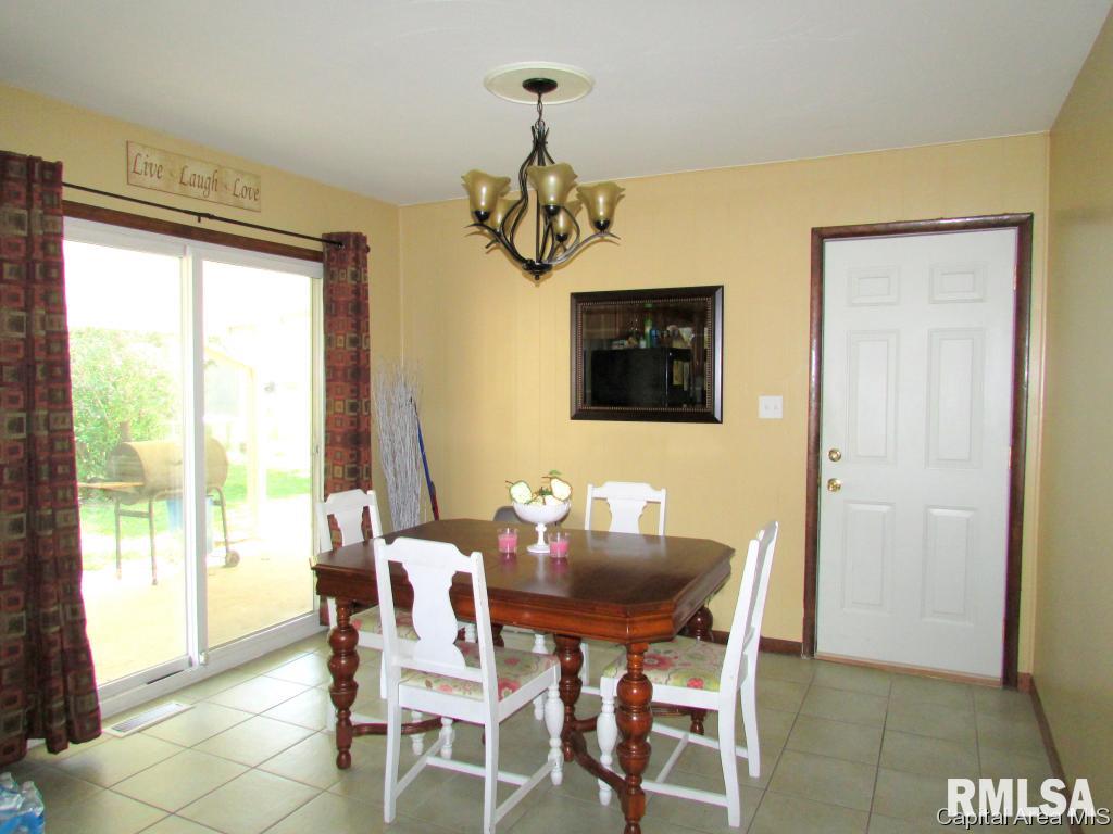 2050 Sudbury Street Springfield, IL 62702 - Photo 4 of 19