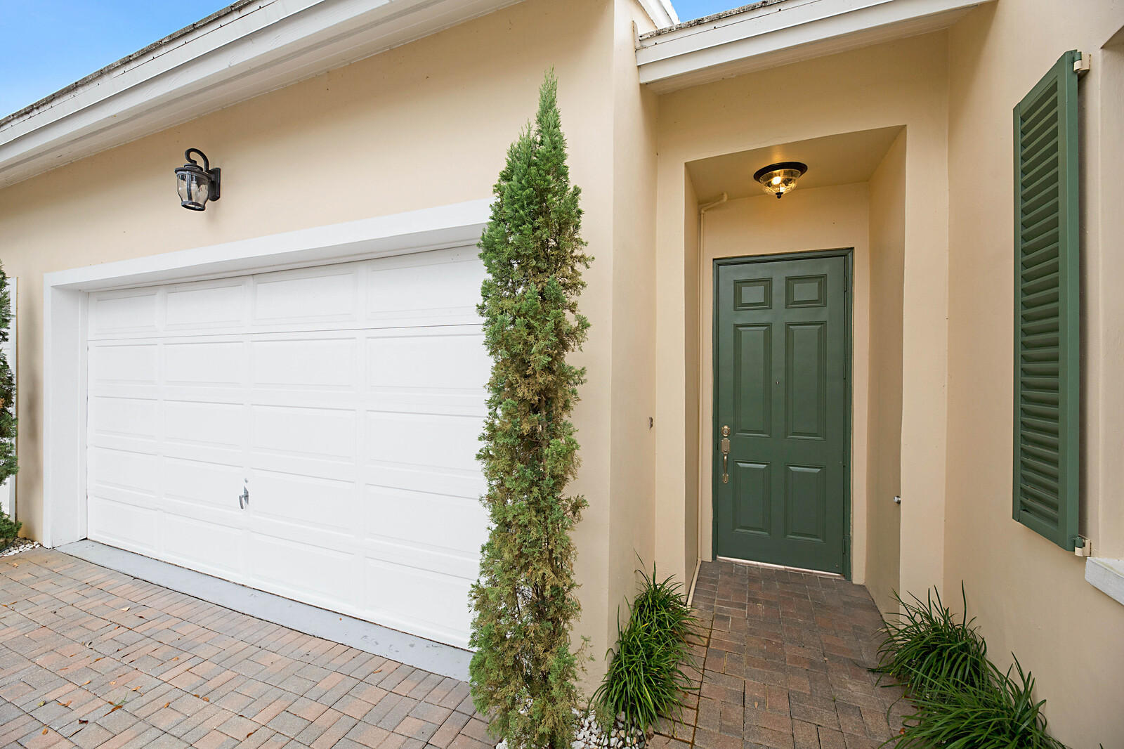 17258 Bermuda Village Drive Boca Raton, FL 33487 - Photo 3 of 45 Courtyard Entrance