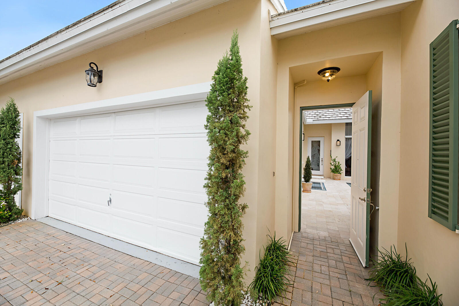 17258 Bermuda Village Drive Boca Raton, FL 33487 - Photo 4 of 45 Courtyard Entrance