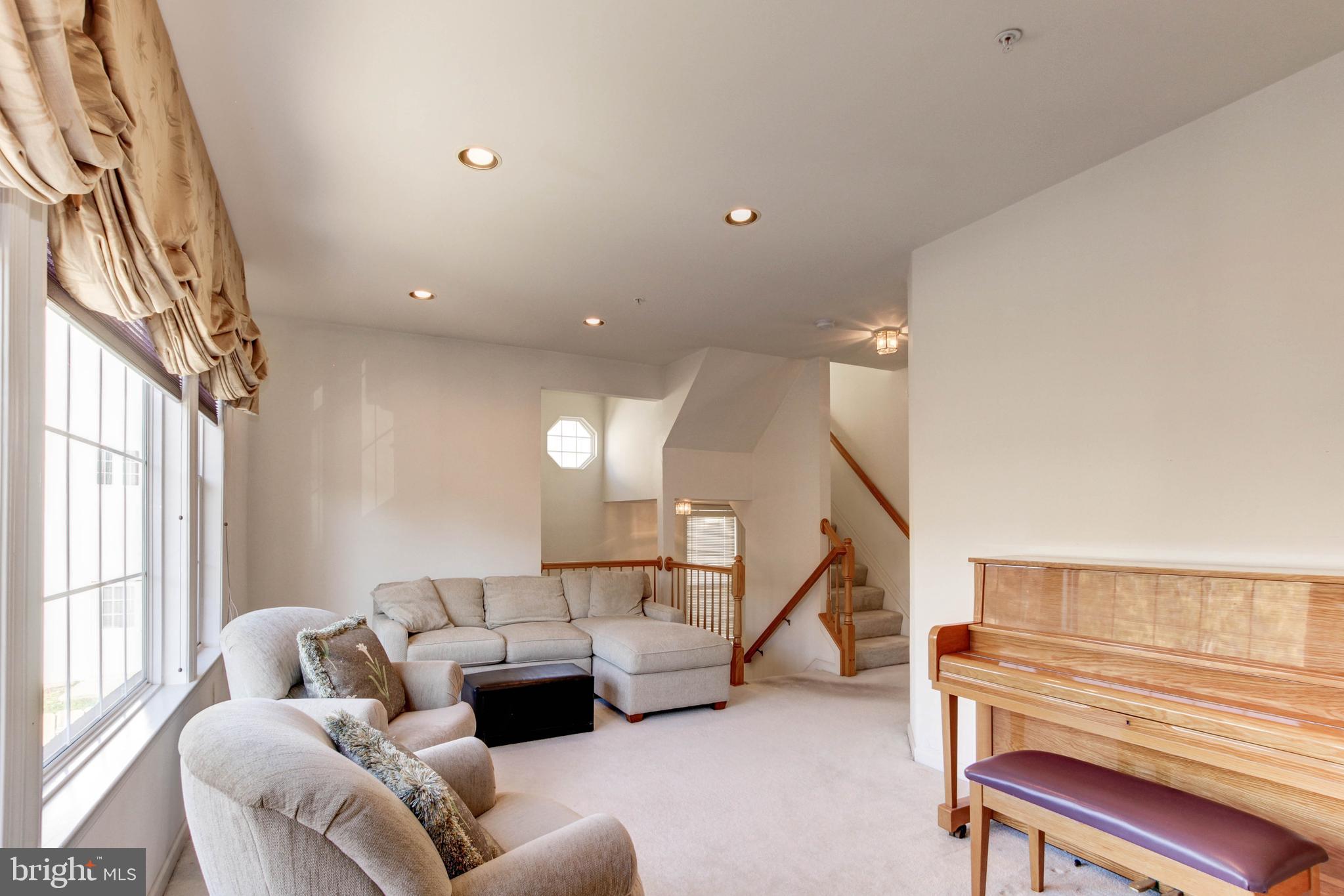 14028 Rockingham Road Germantown, MD 20874 - Photo 4 of 18 Gallery Image 4