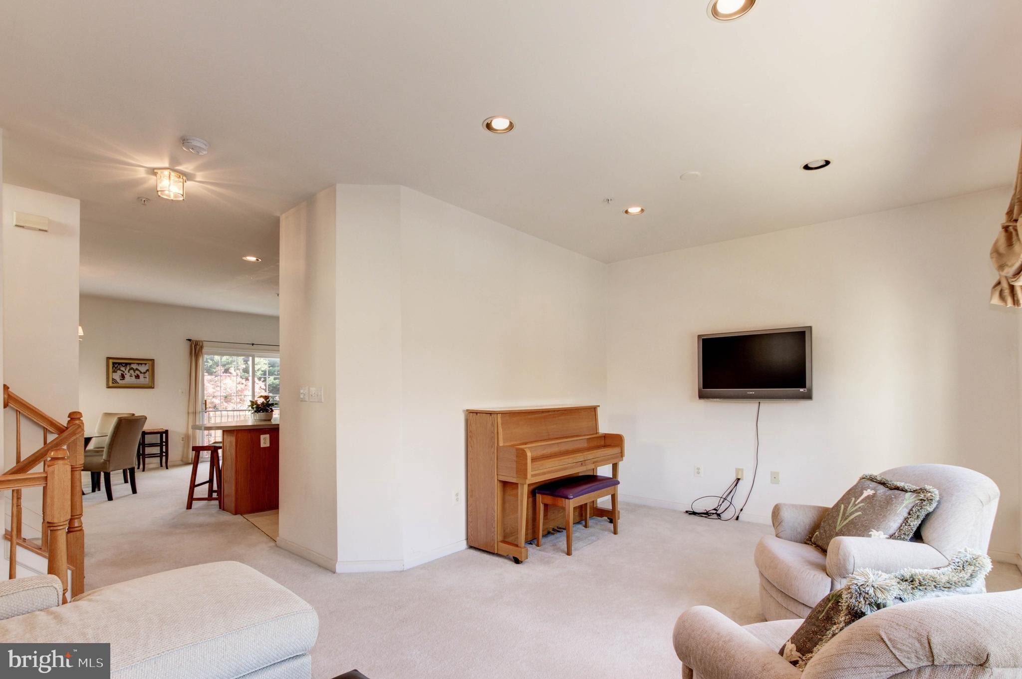 14028 Rockingham Road Germantown, MD 20874 - Photo 5 of 18 Gallery Image 5