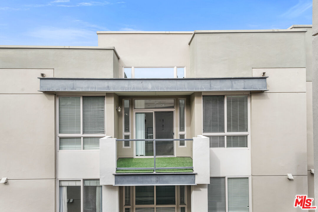 13044 Pacific Promenade, Unit 417 Playa Vista, CA 90094 - Photo 9 of 31 a front view of a building