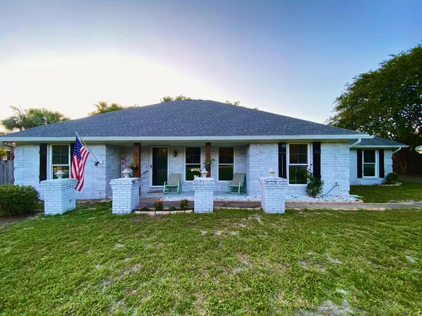 $2,600 | 220 Wynnehaven Beach Road, Mary Esther, FL 32569