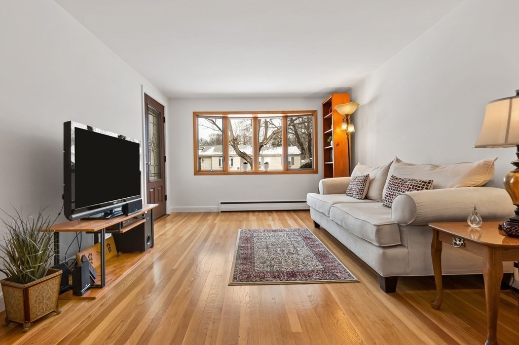 56 Longmeadow Road Beverly, MA 01915 - Photo 4 of 26 Gallery Image 4
