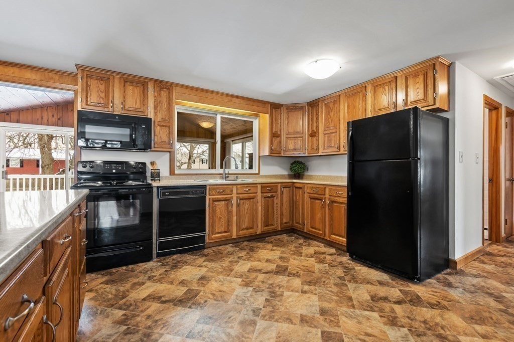 56 Longmeadow Road Beverly, MA 01915 - Photo 8 of 26 Gallery Image 8