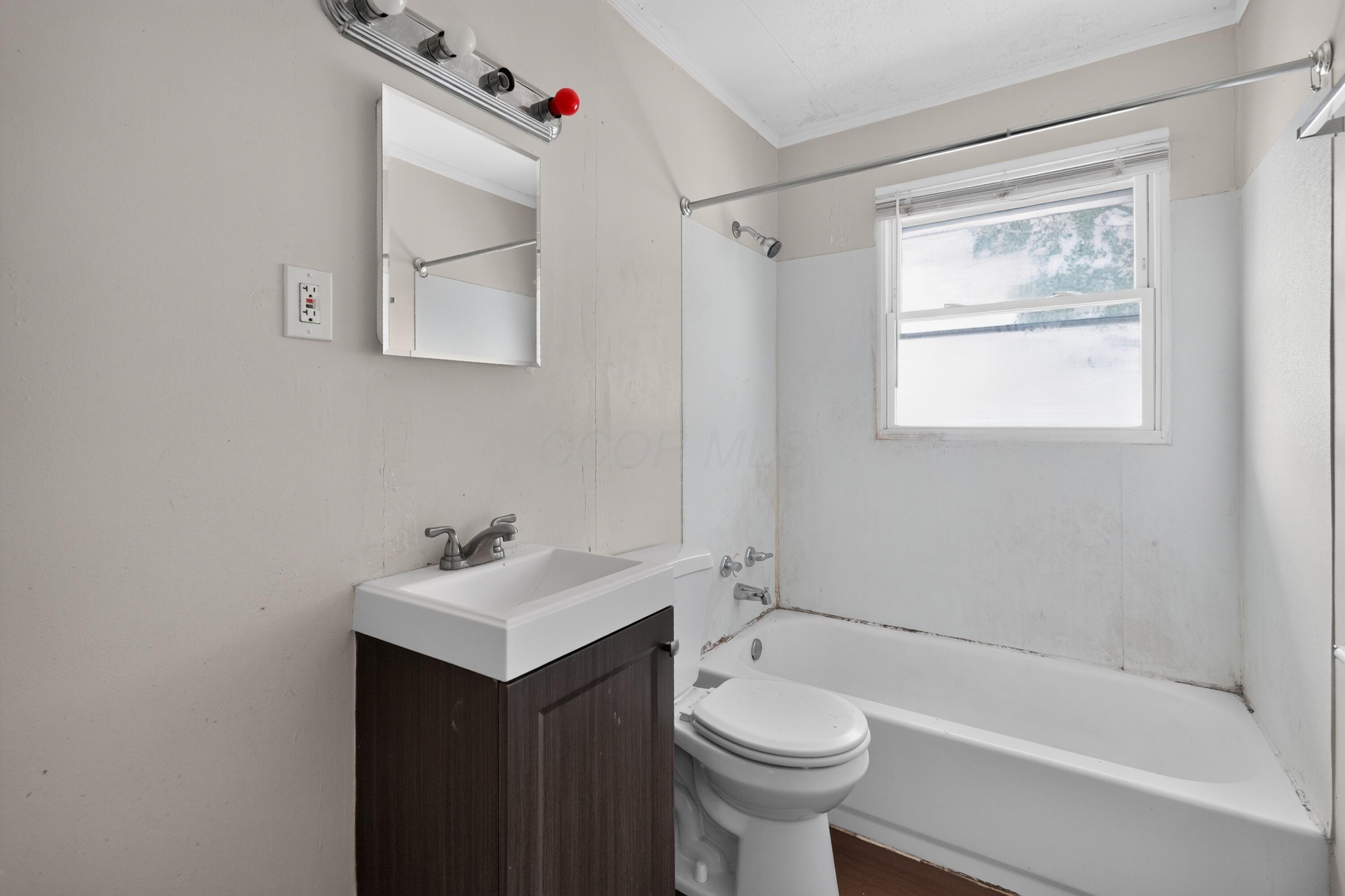 1170 South Hampton Road Columbus, OH 43227 - Photo 29 of 32 29_1170_S_Hampton_Rd-Bathroom-6695