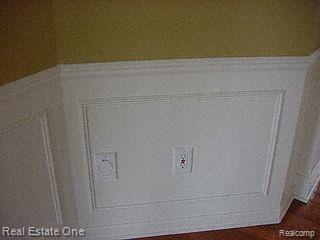 853 Enchantment Drive Rochester, MI 48307 - Photo 17 of 22 Wainscoting