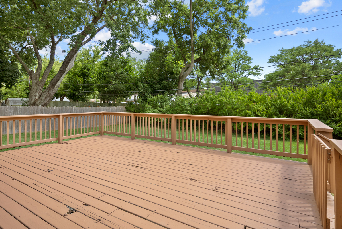 1441 Maple Lane Elgin, IL 60123 - Photo 25 of 29 Gallery Image 25