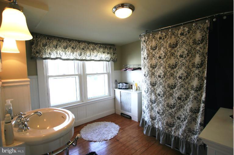 1525 North Glebe Road Arlington, VA 22207 - Photo 15 of 30 Bath (Master)