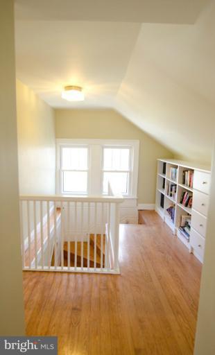 1525 North Glebe Road Arlington, VA 22207 - Photo 21 of 30 Upper level hallway