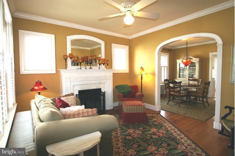 1525 North Glebe Road Arlington, VA 22207 - Photo 23 of 30 Living Room