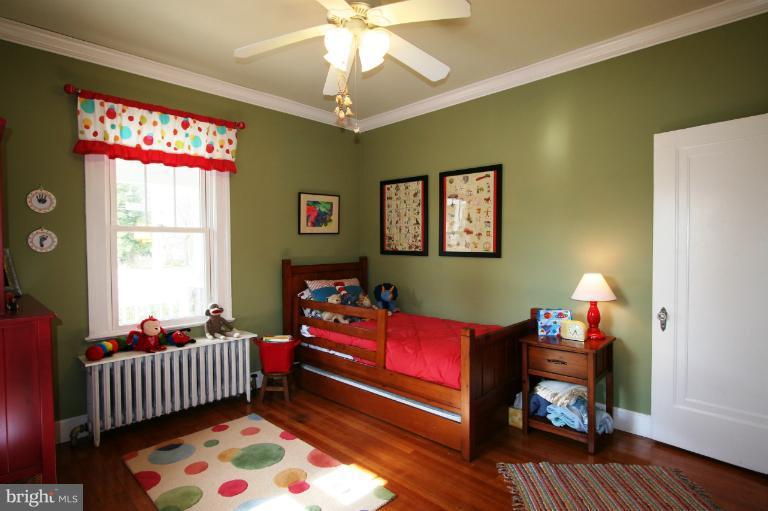 1525 North Glebe Road Arlington, VA 22207 - Photo 25 of 30 Bedroom Three