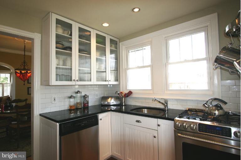 1525 North Glebe Road Arlington, VA 22207 - Photo 28 of 30 Kitchen