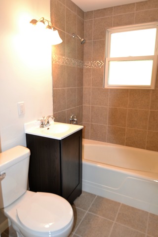 335 Shawnee Drive Carol Stream, IL 60188 - Photo 8 of 11
