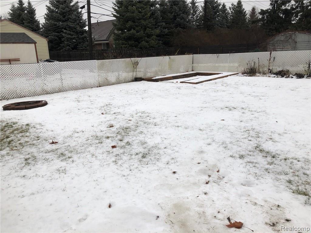 7333 Harding Street Taylor, MI 48180 - Photo 30 of 34 IMG_0024.jpg