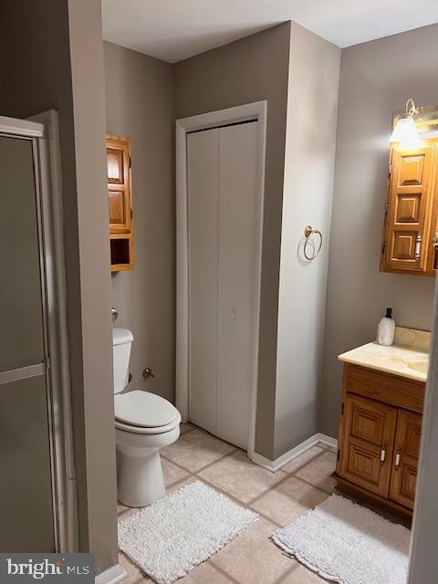 15 Noble Road Sicklerville, NJ 08081 - Photo 13 of 21 a bathroom with a toilet a sink and mirror