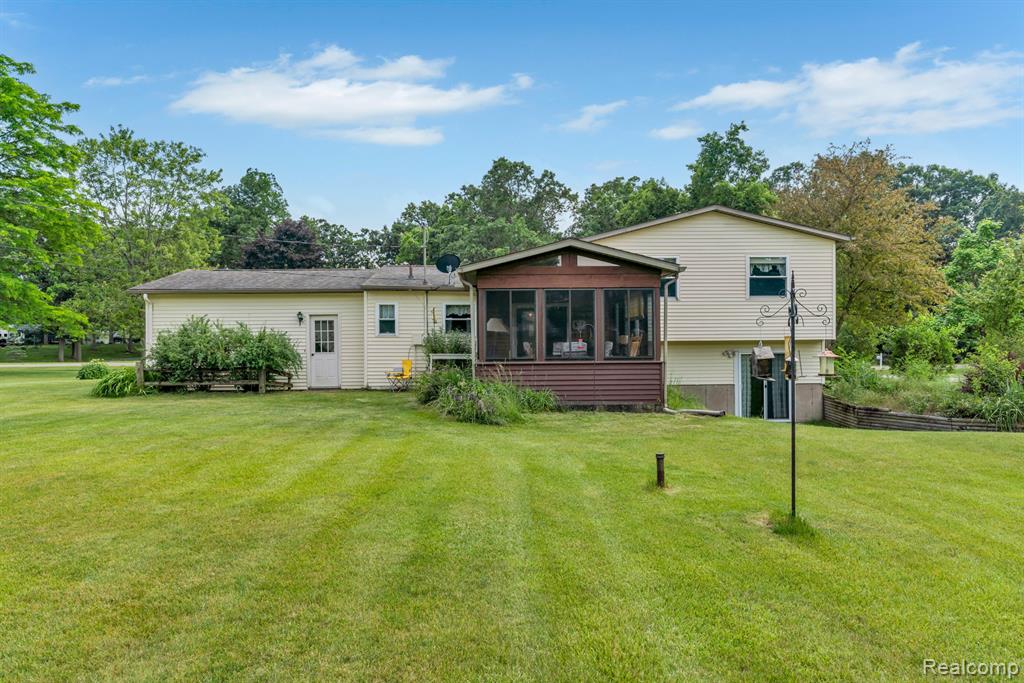 9407 Bennett Lake Road Fenton, MI 48430 - Photo 33 of 35