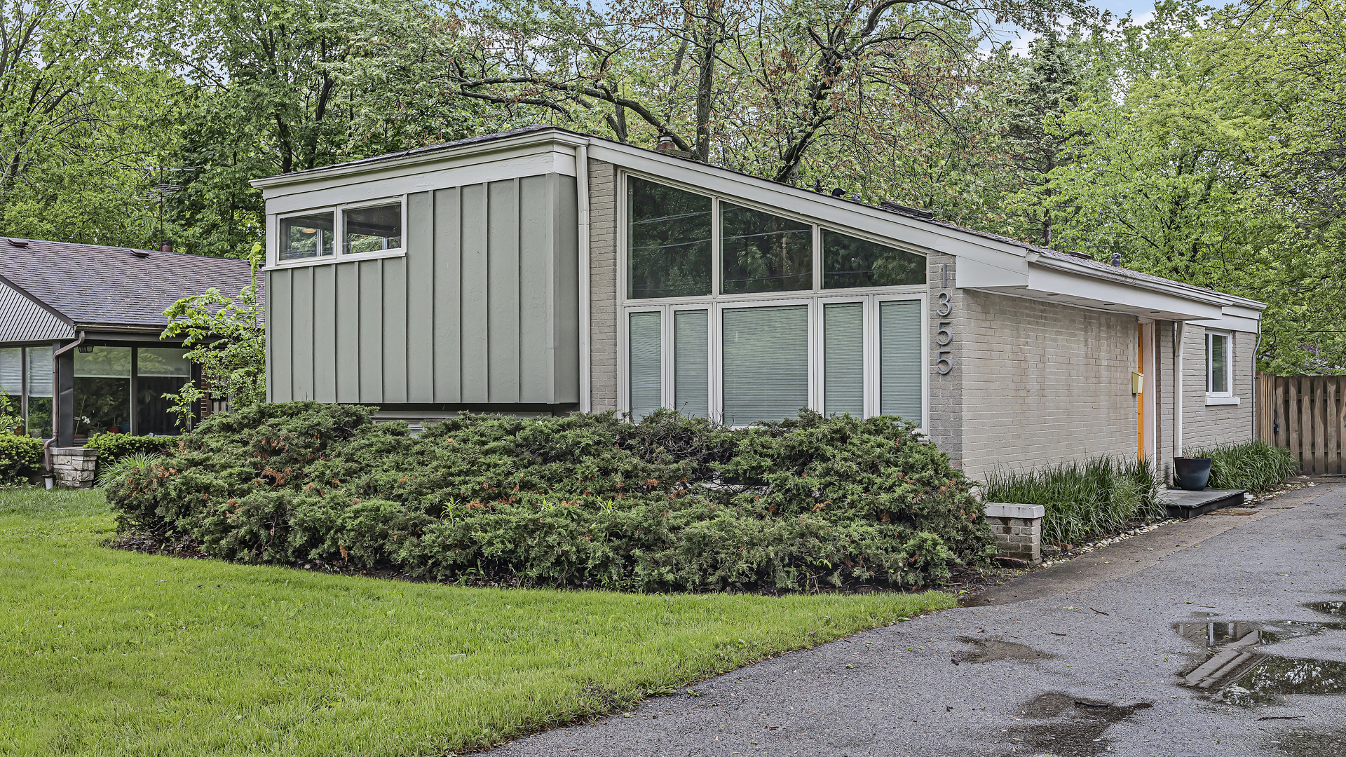 1355 Ridge Road Highland Park, IL 60035 - Photo 1 of 26 Gallery Image 1