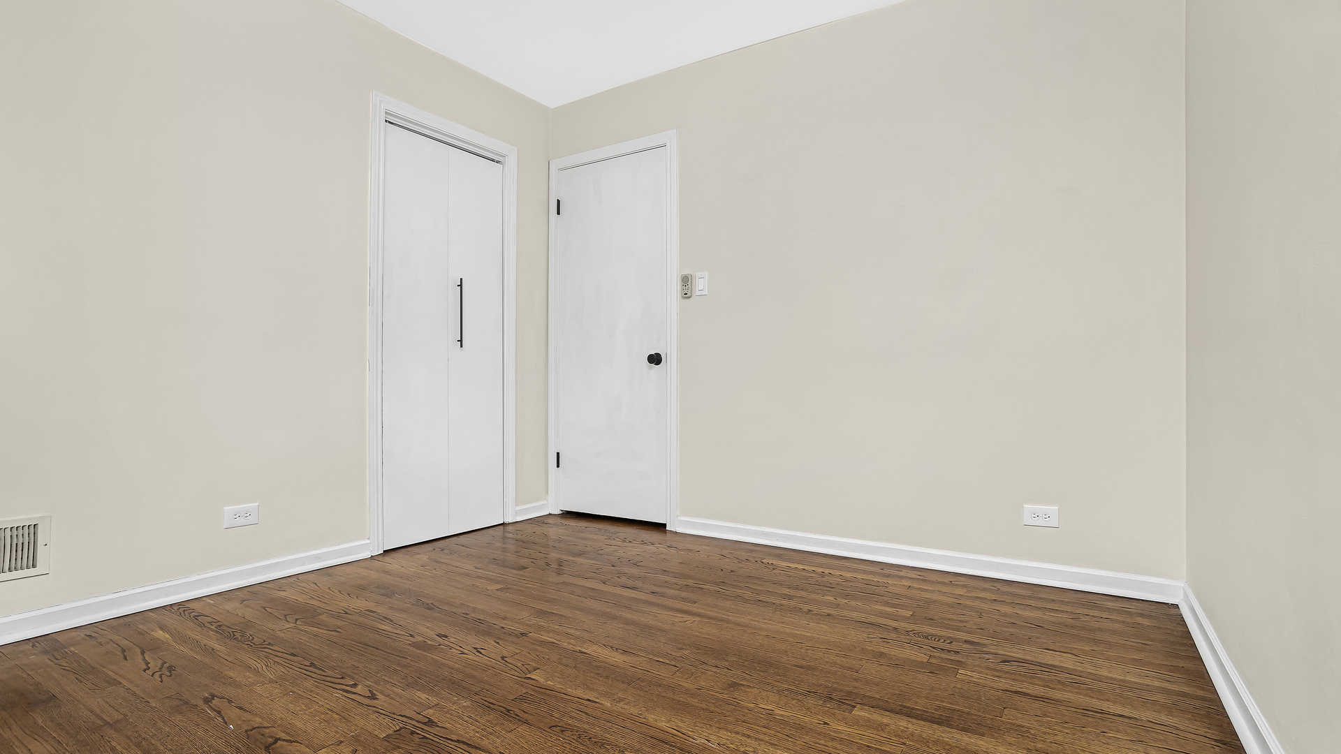 1355 Ridge Road Highland Park, IL 60035 - Photo 12 of 26 Gallery Image 12